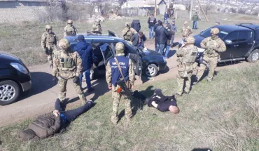 Працівник СБУ постане перед судом за надання неправомірної вигоди та незаконне носіння й зберігання боєприпасів